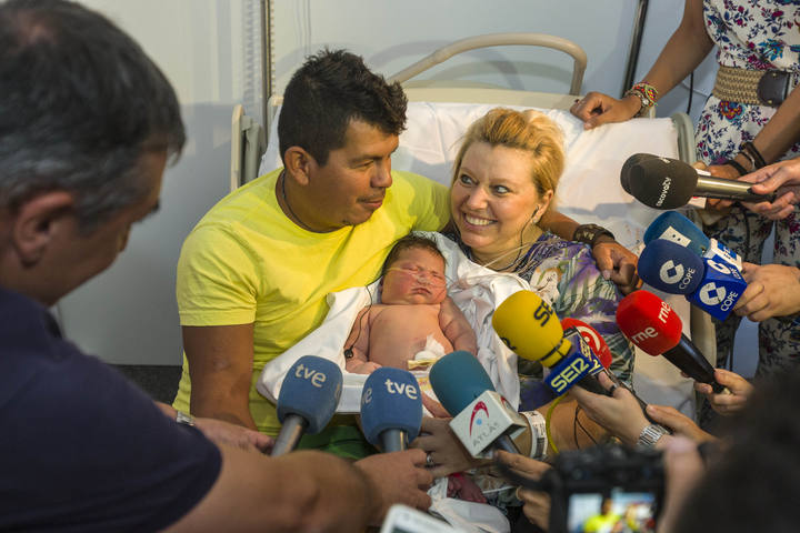 Maxime Marín: «Me siento muy feliz de ser la madre del bebé más grande de España»