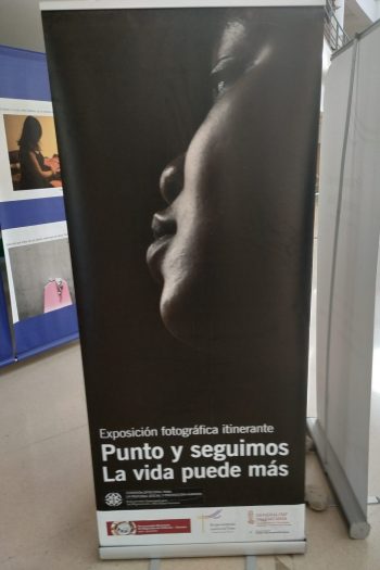 Cartel de la exposición sobre la trata de personas.
