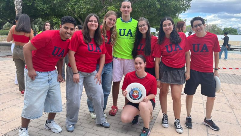La UA presenta l’ultimate frisbee als estudiants